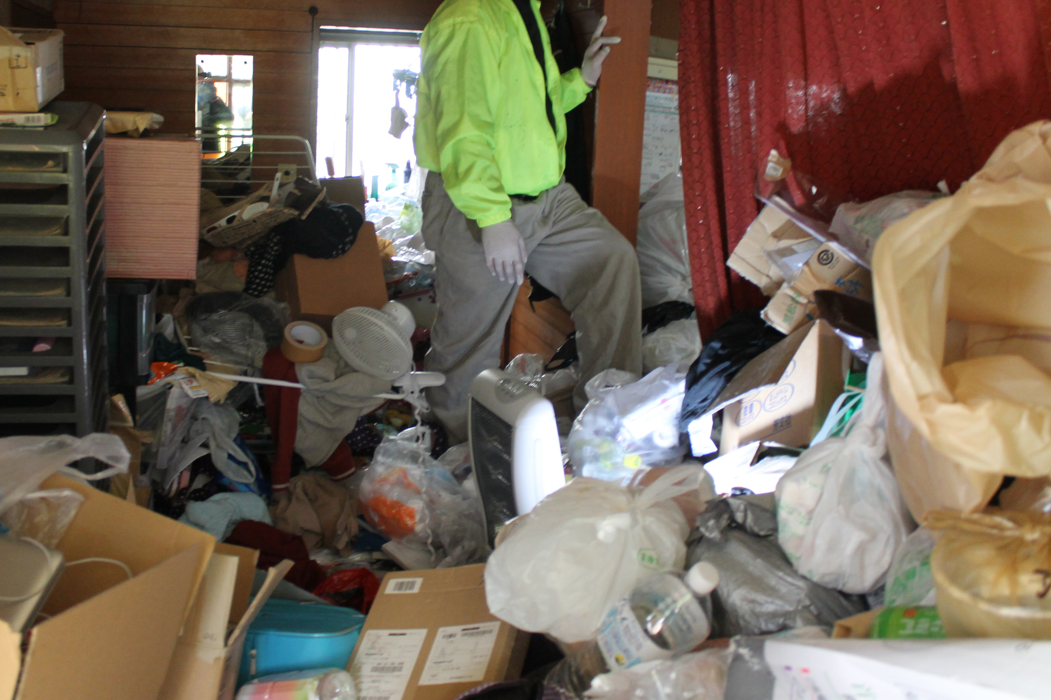 在宅ワークで部屋が散らかってませんか？ ゴミ屋敷清掃から見えてくる在宅ワークで自宅がゴミ屋敷になる人の特徴とは？