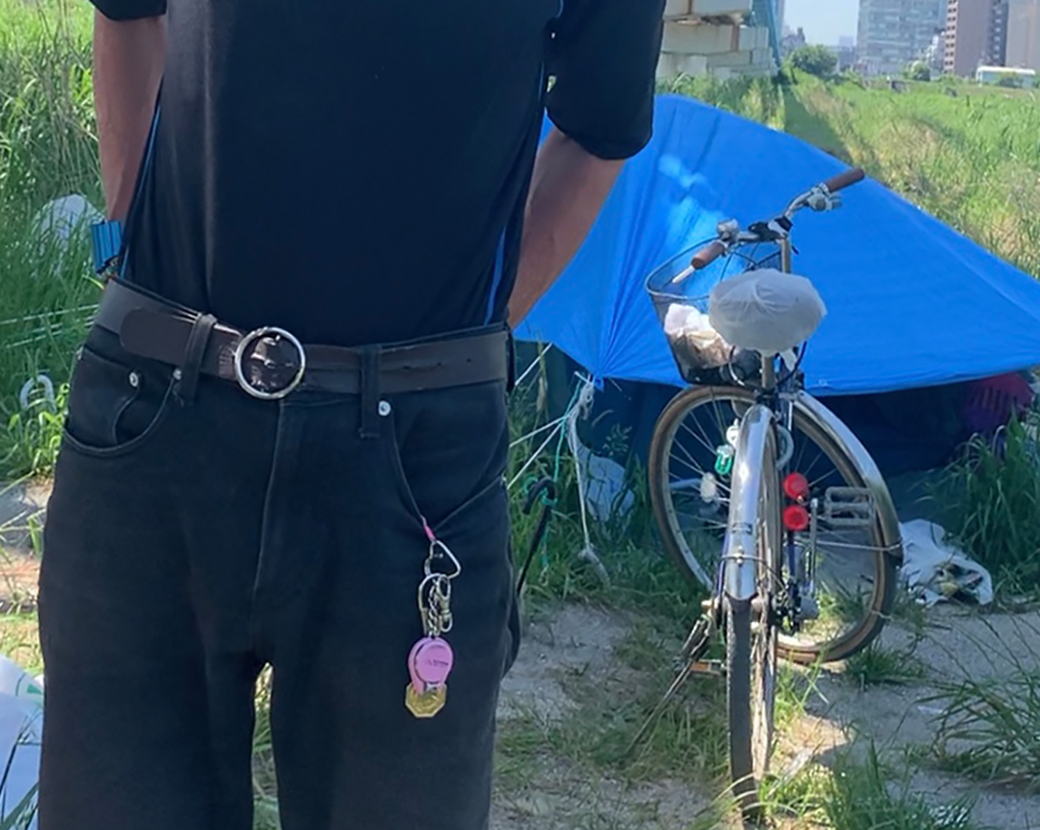 コロナ禍で働く居酒屋が潰れてしまい、河川敷でホームレス生活をはじめた、60代の男性の絶望。