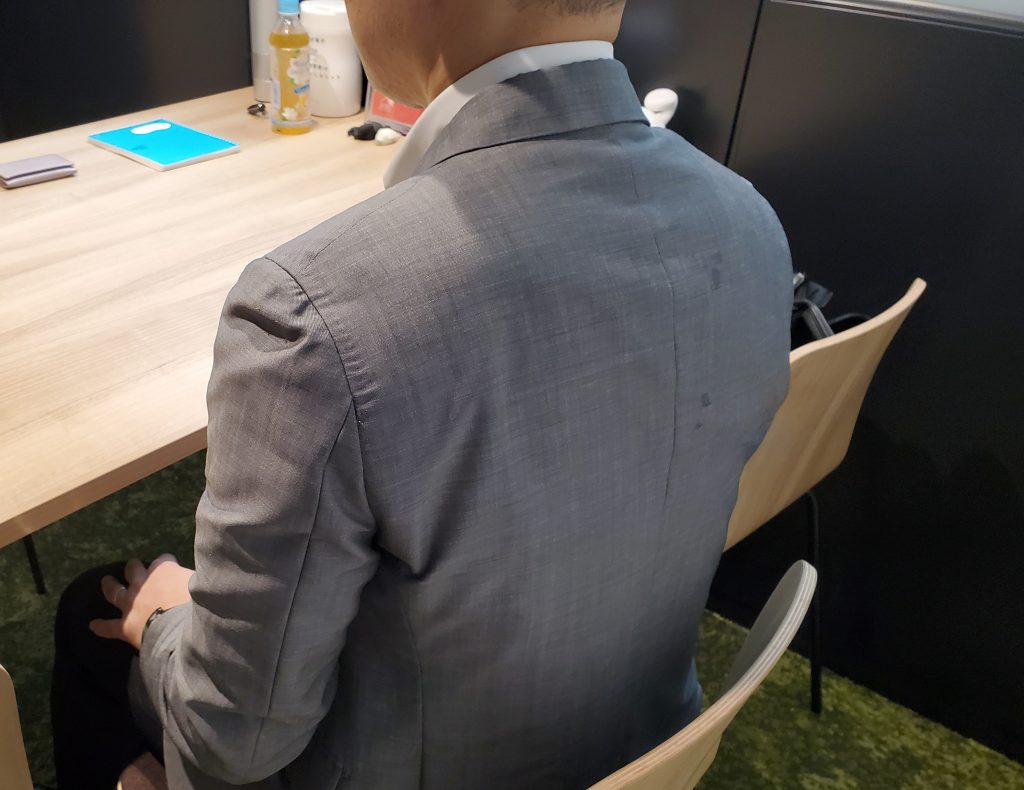 会社役員，男性，後ろ姿