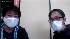 微笑む男性2人