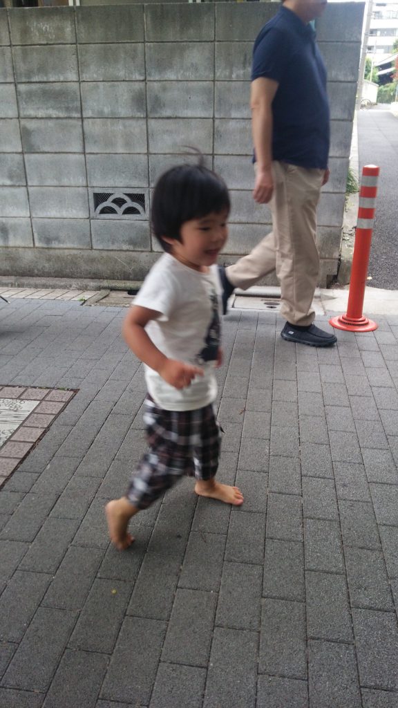 走る子ども